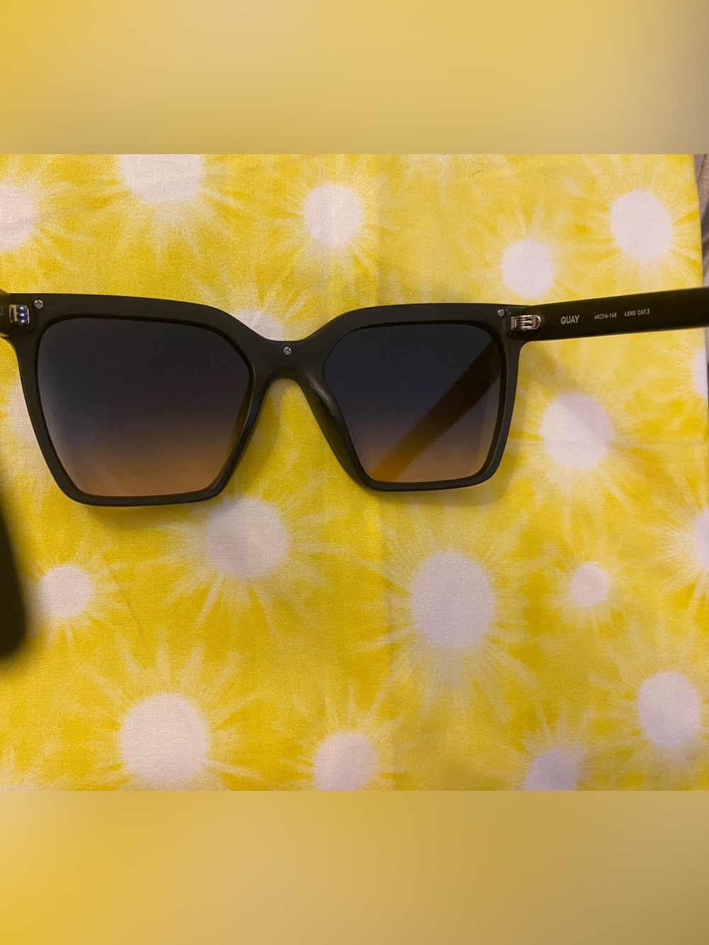 Quay | Level Up | Black Frame / Smoke Polarized Lens - Picture 7 of 16